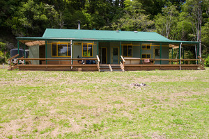 Waiopaoa Hut